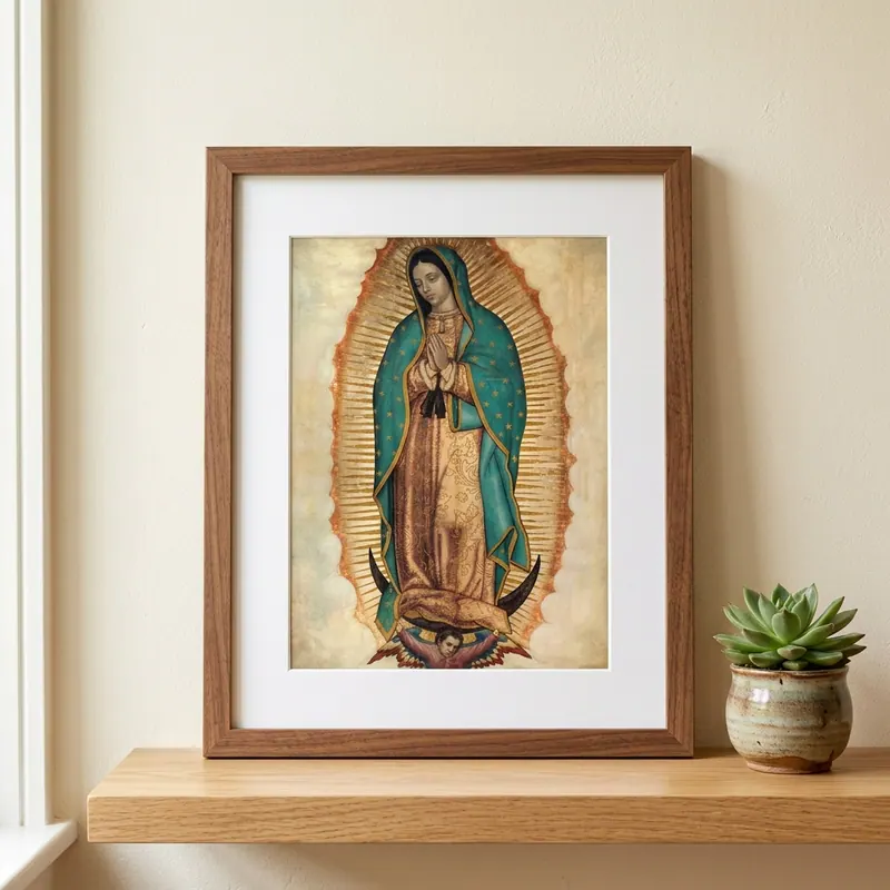 Cuadro de Virgen de Guadalupe con marco de madera
